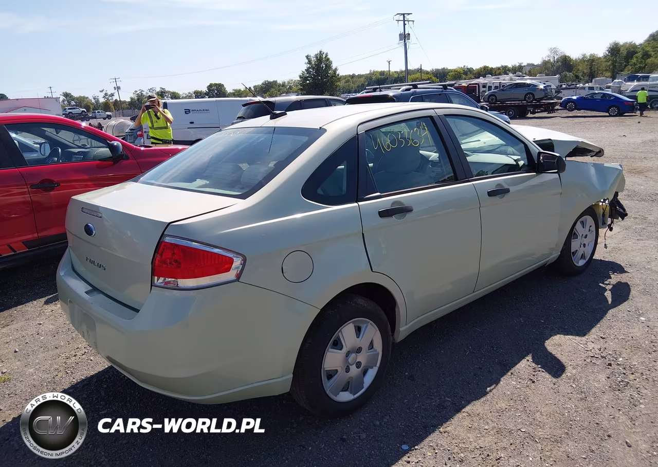 2010 Ford Focus S VIN:1FAHP3EN0AW150098 - 4