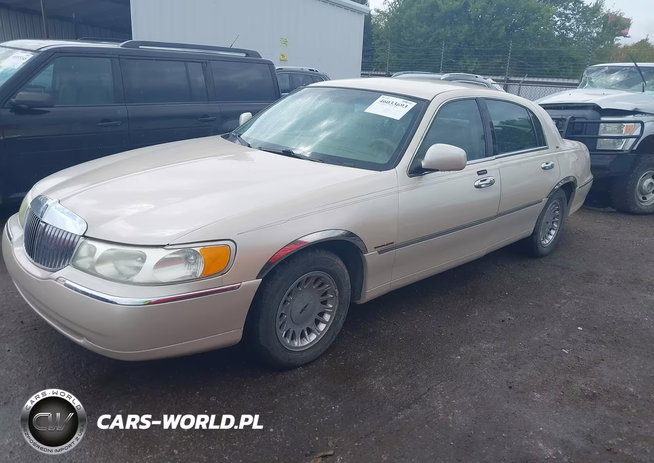 2001 Lincoln Town Car Cartier VIN:1LNHM83W31Y666161 - 2