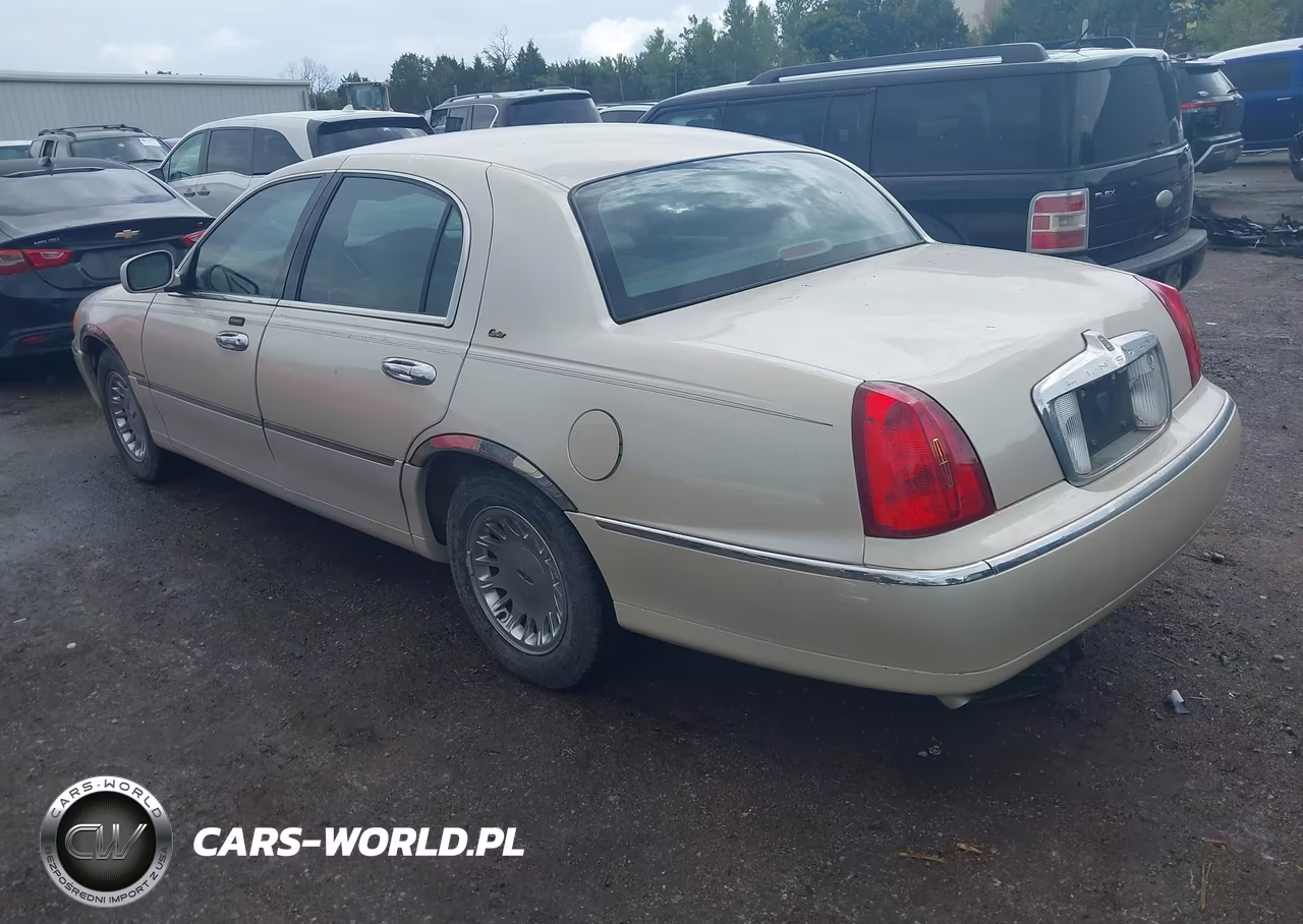 2001 Lincoln Town Car Cartier VIN:1LNHM83W31Y666161 - 3