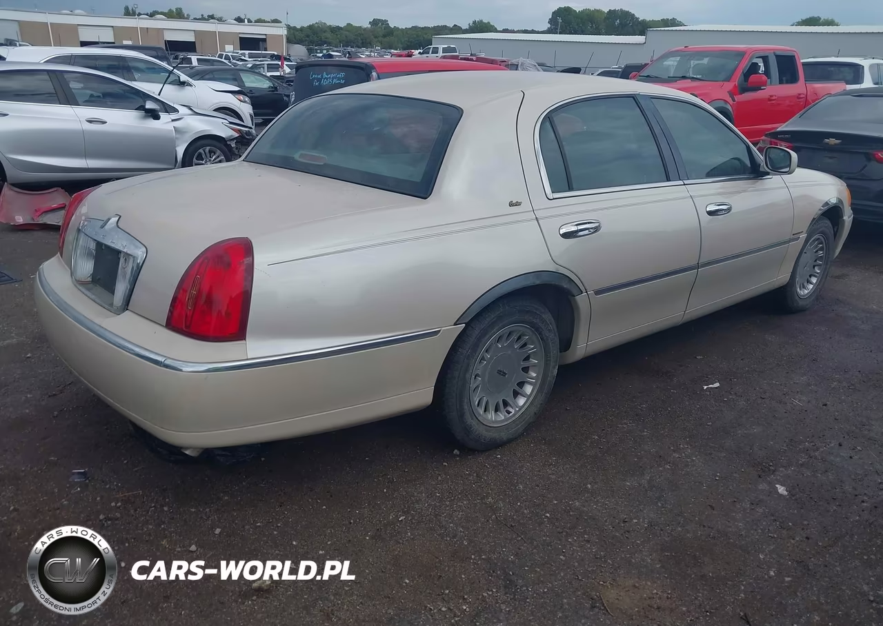 2001 Lincoln Town Car Cartier VIN:1LNHM83W31Y666161 - 4