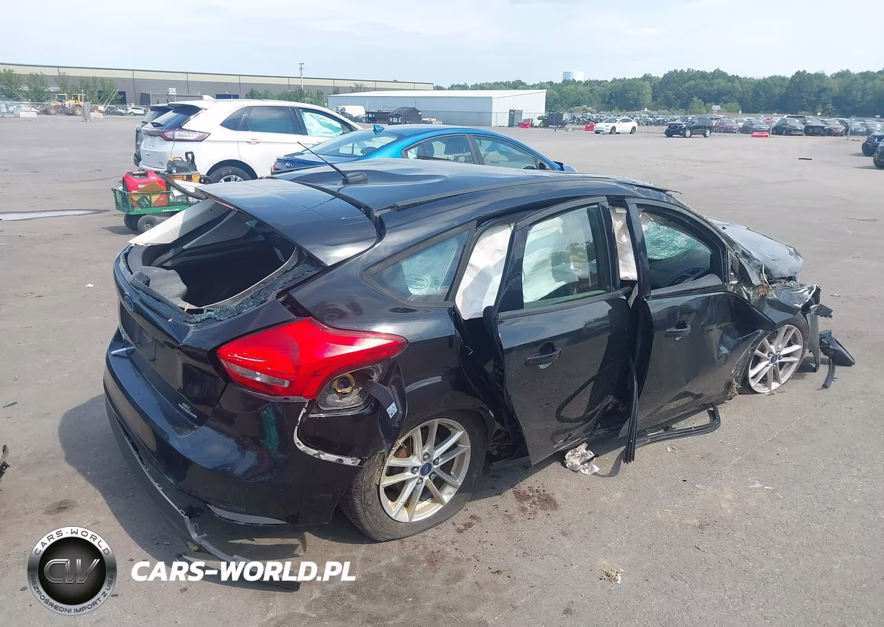 2016 Ford Focus Se VIN:1FADP3K20GL203871 - 4