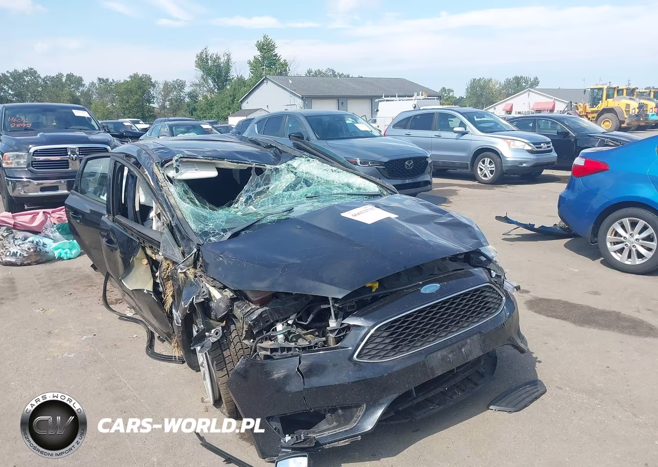 2016 Ford Focus Se VIN:1FADP3K20GL203871 - 6