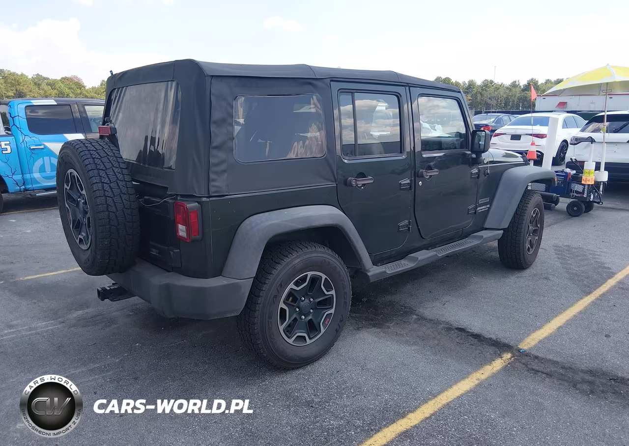 2010 Jeep Wrangler Unlimited Sport VIN:1J4BA3H15AL138521 - 4