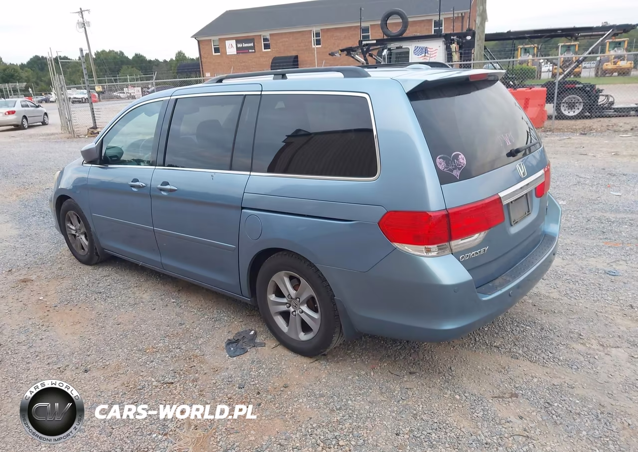 2010 Honda Odyssey Touring VIN:5FNRL3H90AB043727 - 3