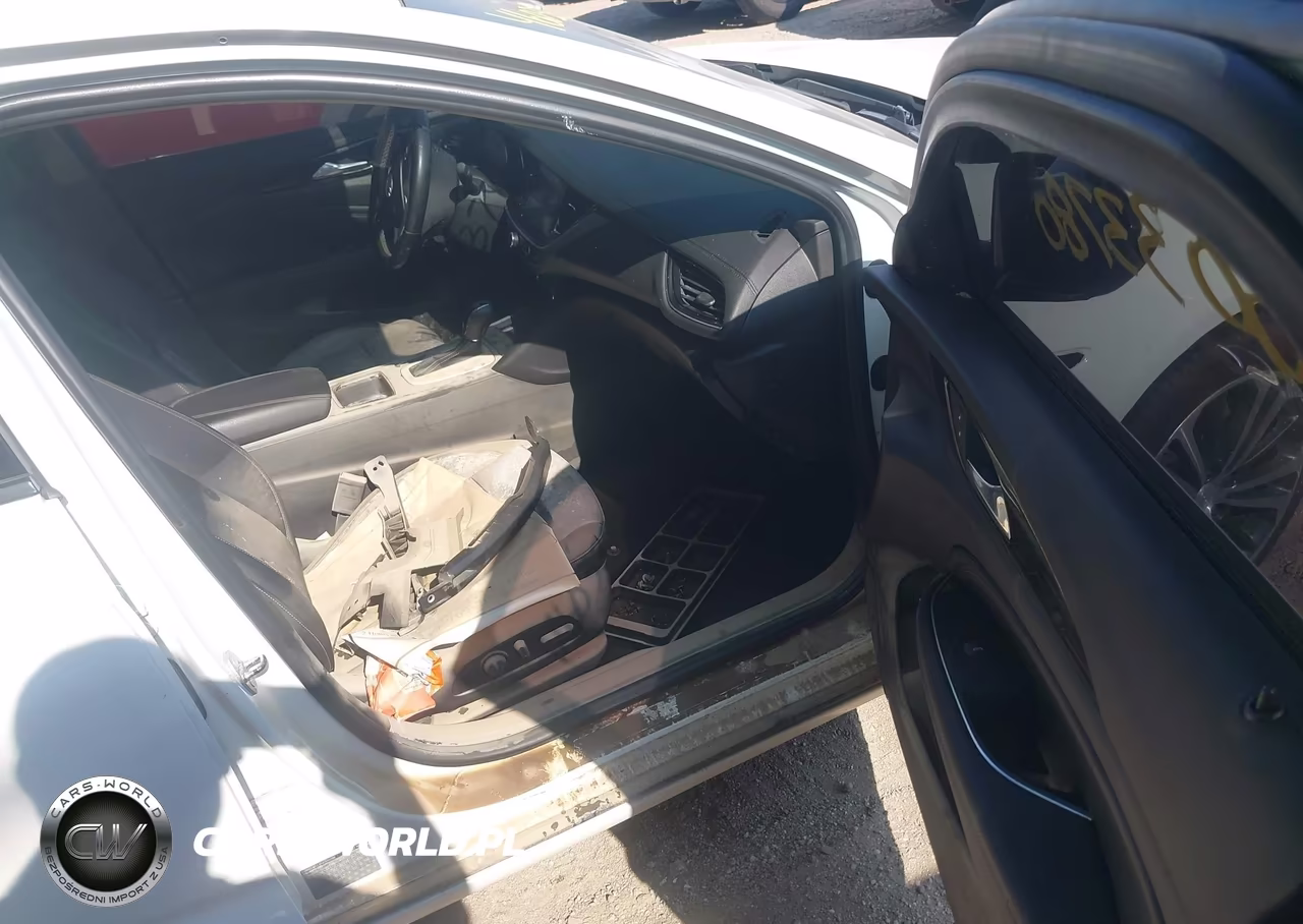 2018 Buick Regal Sportback Essence VIN:W04GP6SXXJ1109367 - 5