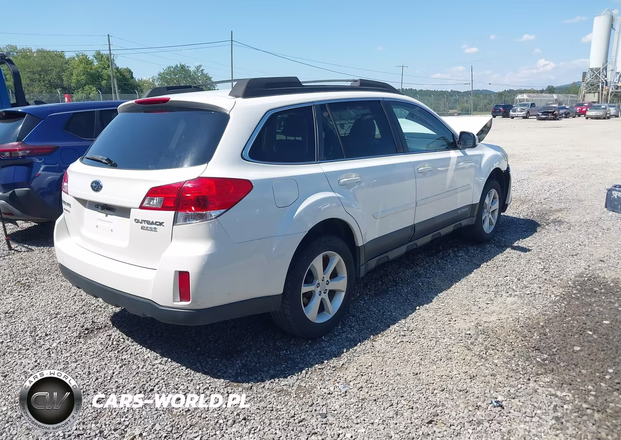 2013 Subaru Outback 2.5I Premium VIN:4S4BRBCCXD3244612 - 4