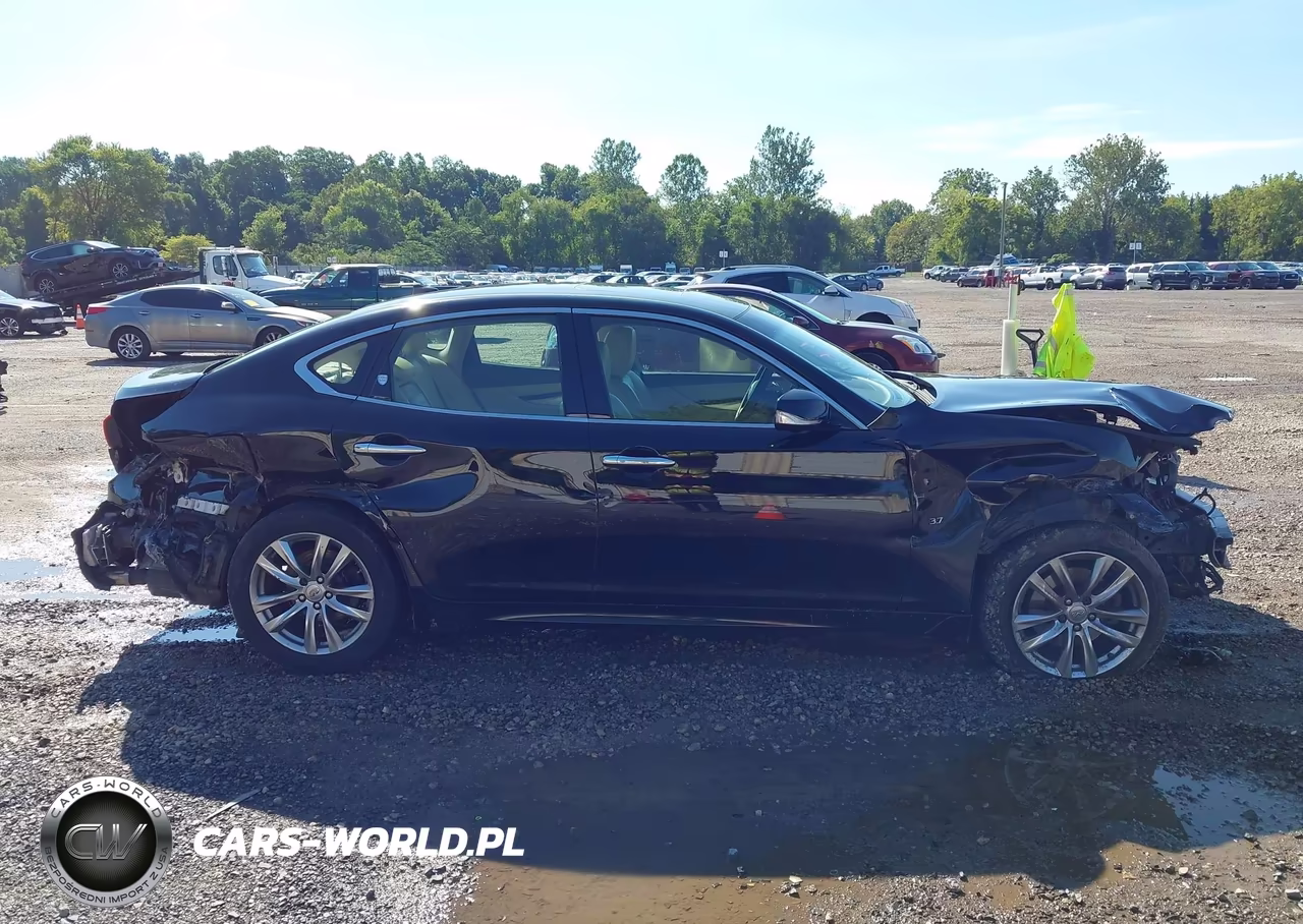 2015 Infiniti Q70 3.7X VIN:JN1BY1ARXFM561587 - 13