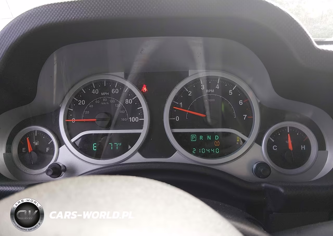 2010 Jeep Wrangler Unlimited Sport VIN:1J4BB3H14AL214467 - 7