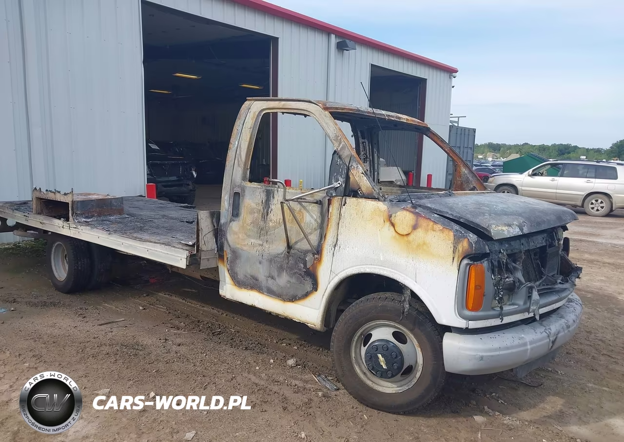 2002 Chevrolet Express Comm Cutaway VIN:1GBHG31R621104975 - 1