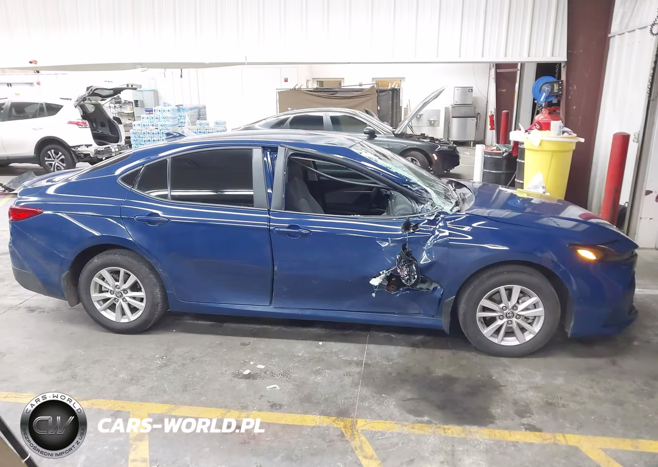 2026 Toyota Camry Le VIN:4T1DBADKXTU045811 - 13