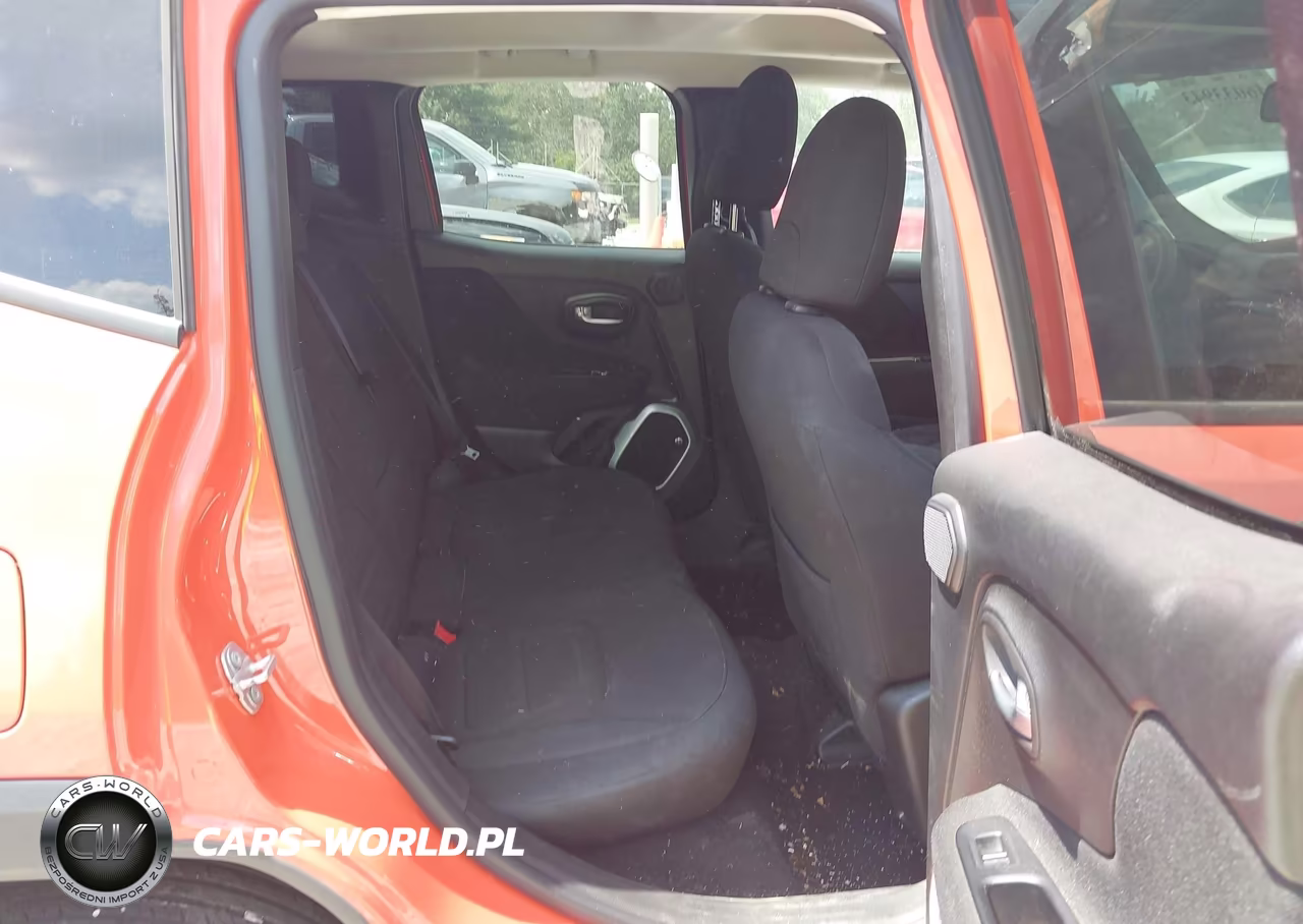 2018 Jeep Renegade Latitude 4X4 VIN:ZACCJBBB2JPJ51628 - 8