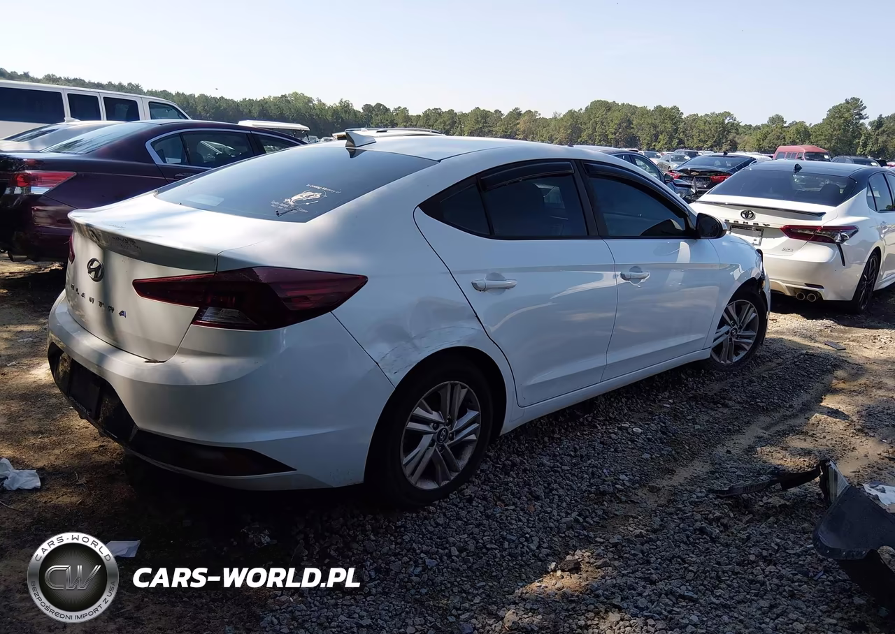 2019 Hyundai Elantra Sel VIN:5NPD84LF5KH415774 - 4