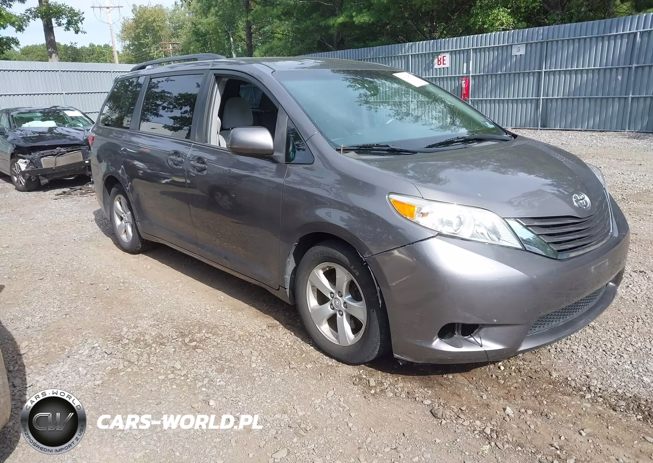 2017 Toyota Sienna Le 8 Passenger