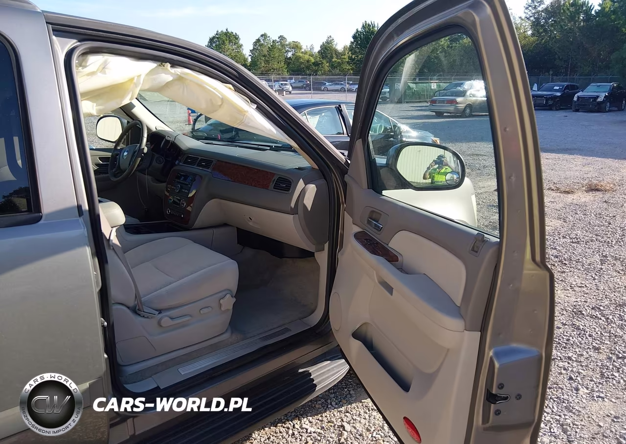 2008 Chevrolet Tahoe Lt VIN:1GNFC13J38R220470 - 5