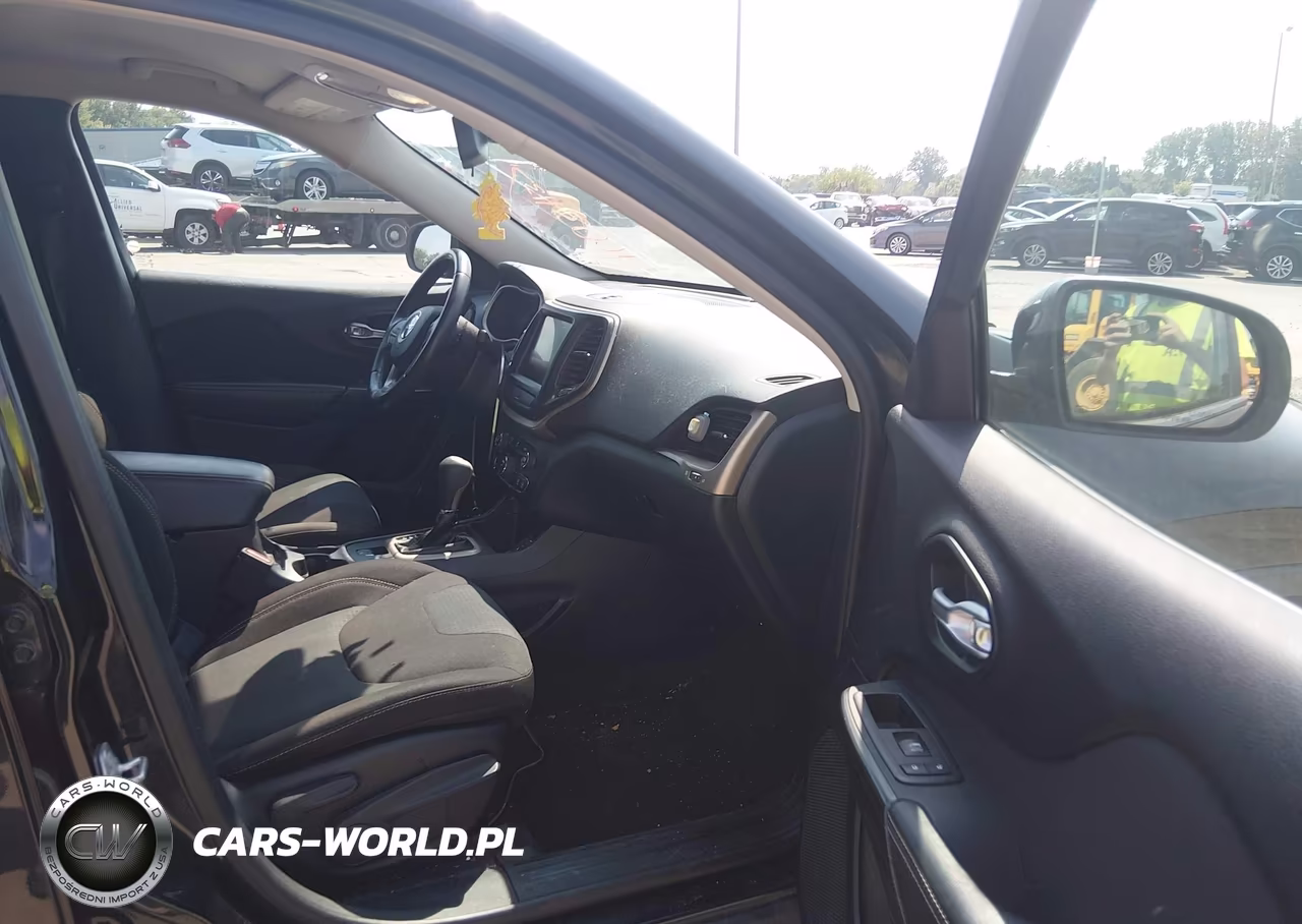 2016 Jeep Cherokee Latitude VIN:1C4PJLCB4GW312176 - 5