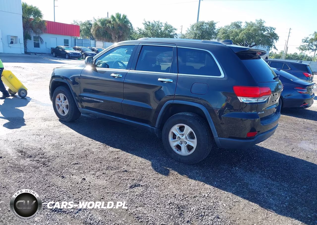 2015 Jeep Grand Cherokee Laredo VIN:1C4RJFAGXFC838093 - 3