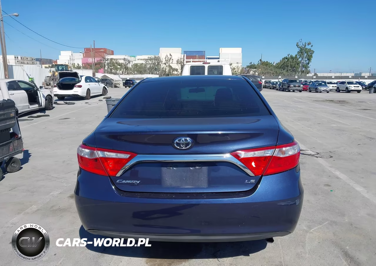 2015 Toyota Camry Le VIN:4T4BF1FK1FR462821 - 16