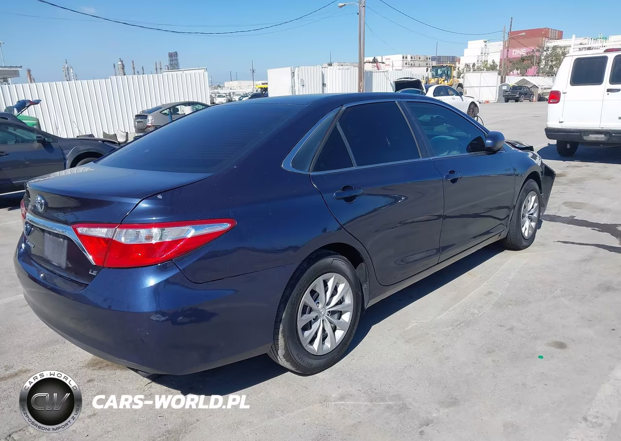 2015 Toyota Camry Le VIN:4T4BF1FK1FR462821 - 4