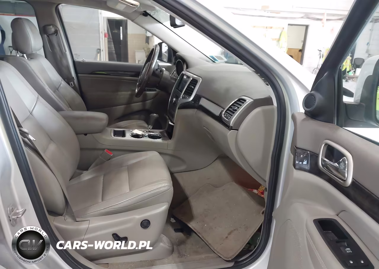 2012 Jeep Grand Cherokee Laredo VIN:1C4RJFAG4CC123385 - 5