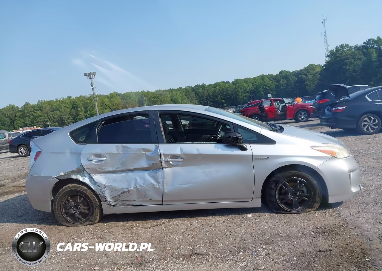 2013 Toyota Prius Two VIN:JTDKN3DU0D5642526 - 12