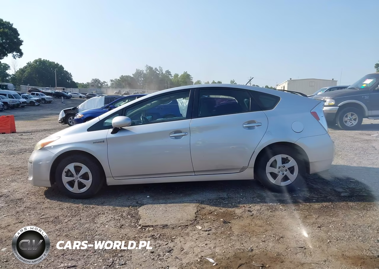 2013 Toyota Prius Two VIN:JTDKN3DU0D5642526 - 13