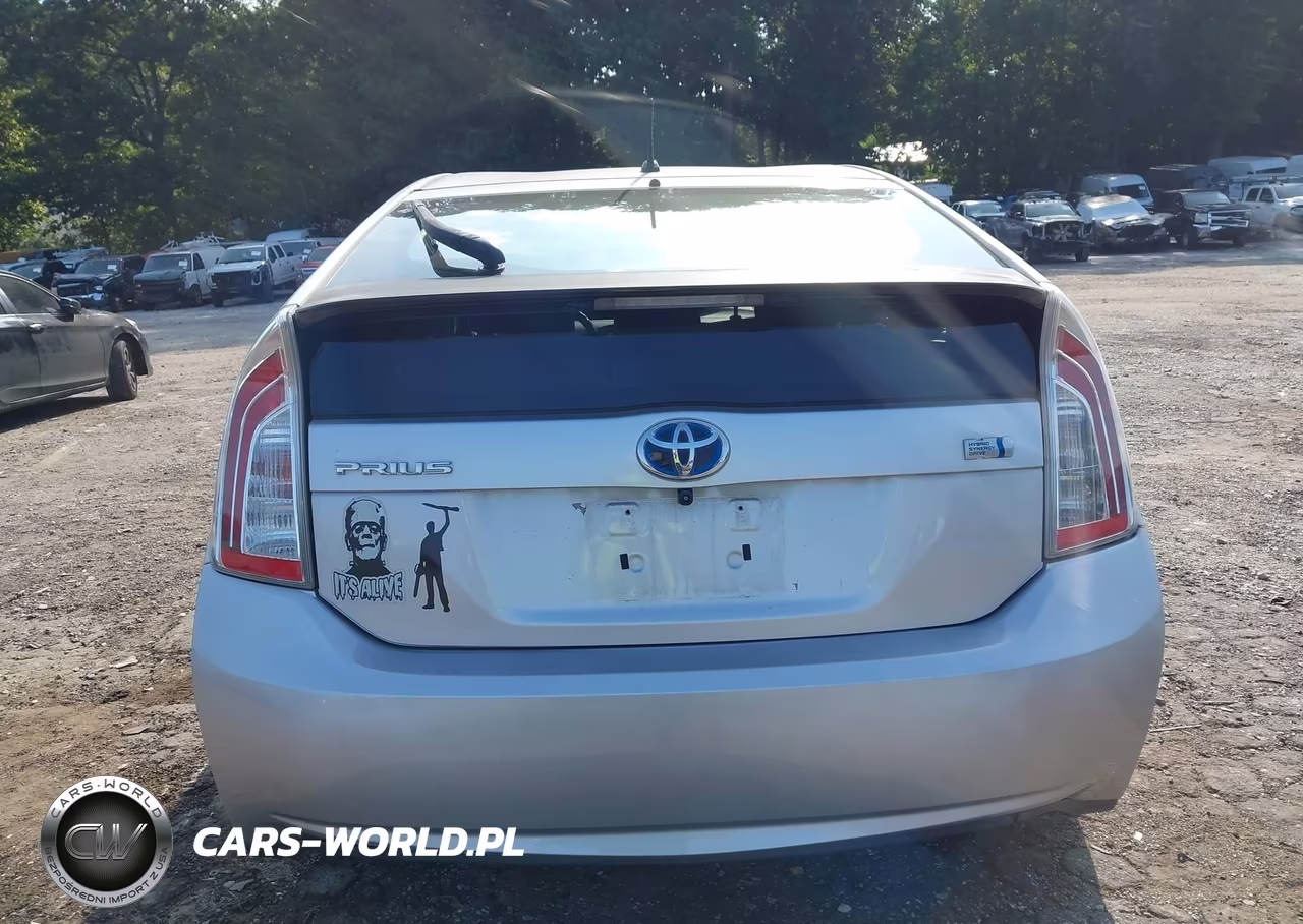 2013 Toyota Prius Two VIN:JTDKN3DU0D5642526 - 15