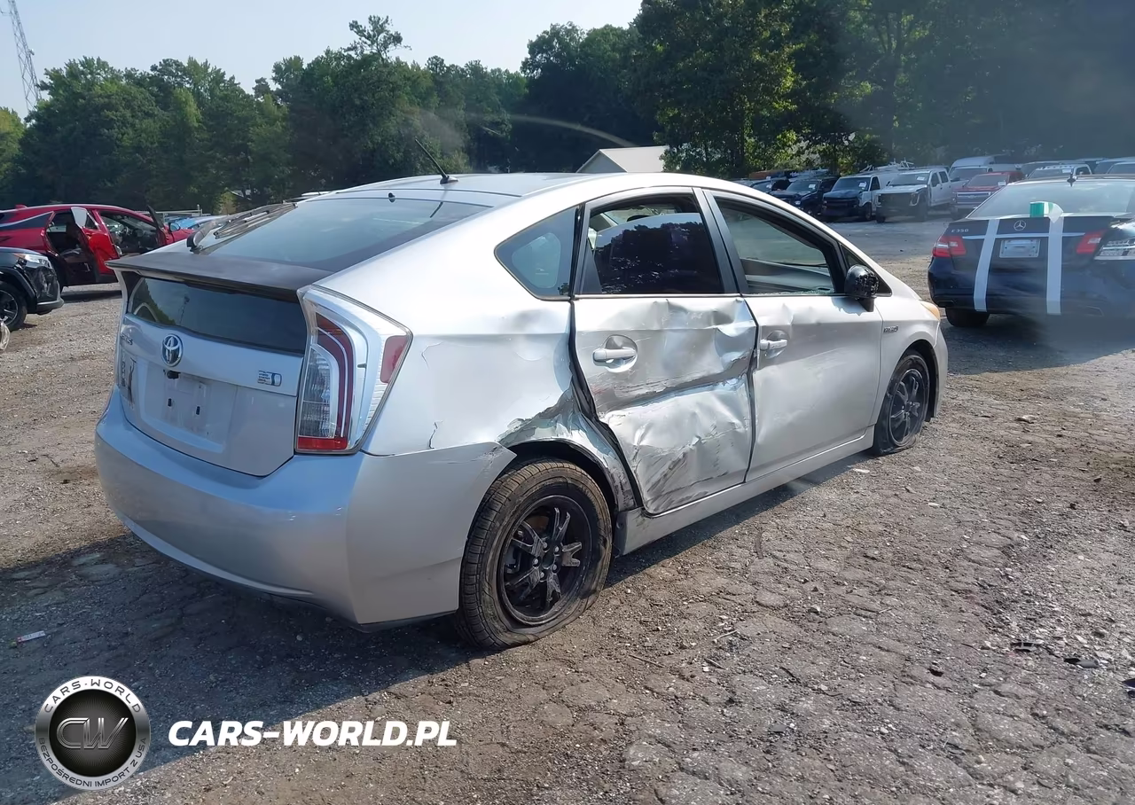 2013 Toyota Prius Two VIN:JTDKN3DU0D5642526 - 4