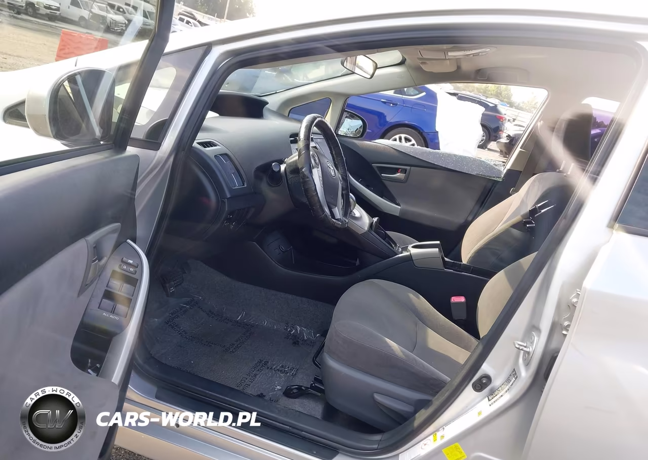 2013 Toyota Prius Two VIN:JTDKN3DU0D5642526 - 5