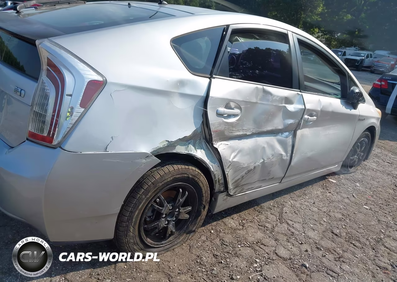 2013 Toyota Prius Two VIN:JTDKN3DU0D5642526 - 6