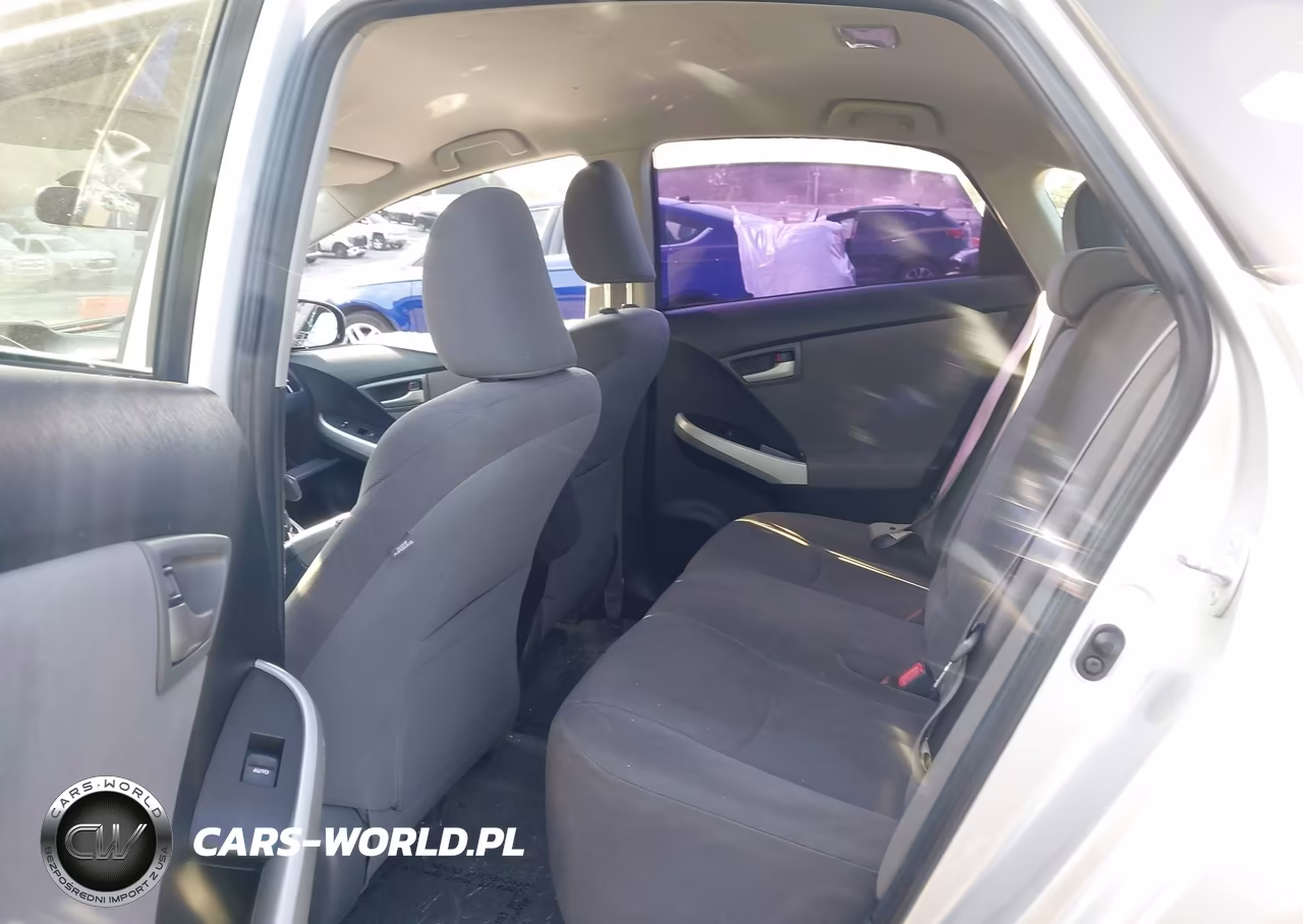 2013 Toyota Prius Two VIN:JTDKN3DU0D5642526 - 8