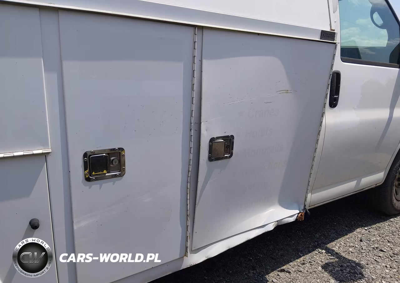 2008 Chevrolet Express Cutaway Work Van VIN:1GBHG31KX81113724 - 11