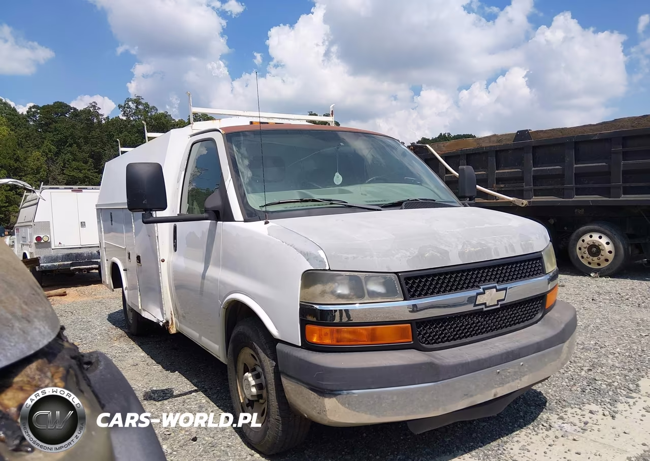 2008 Chevrolet Express Cutaway Work Van VIN:1GBHG31KX81113724 - 13
