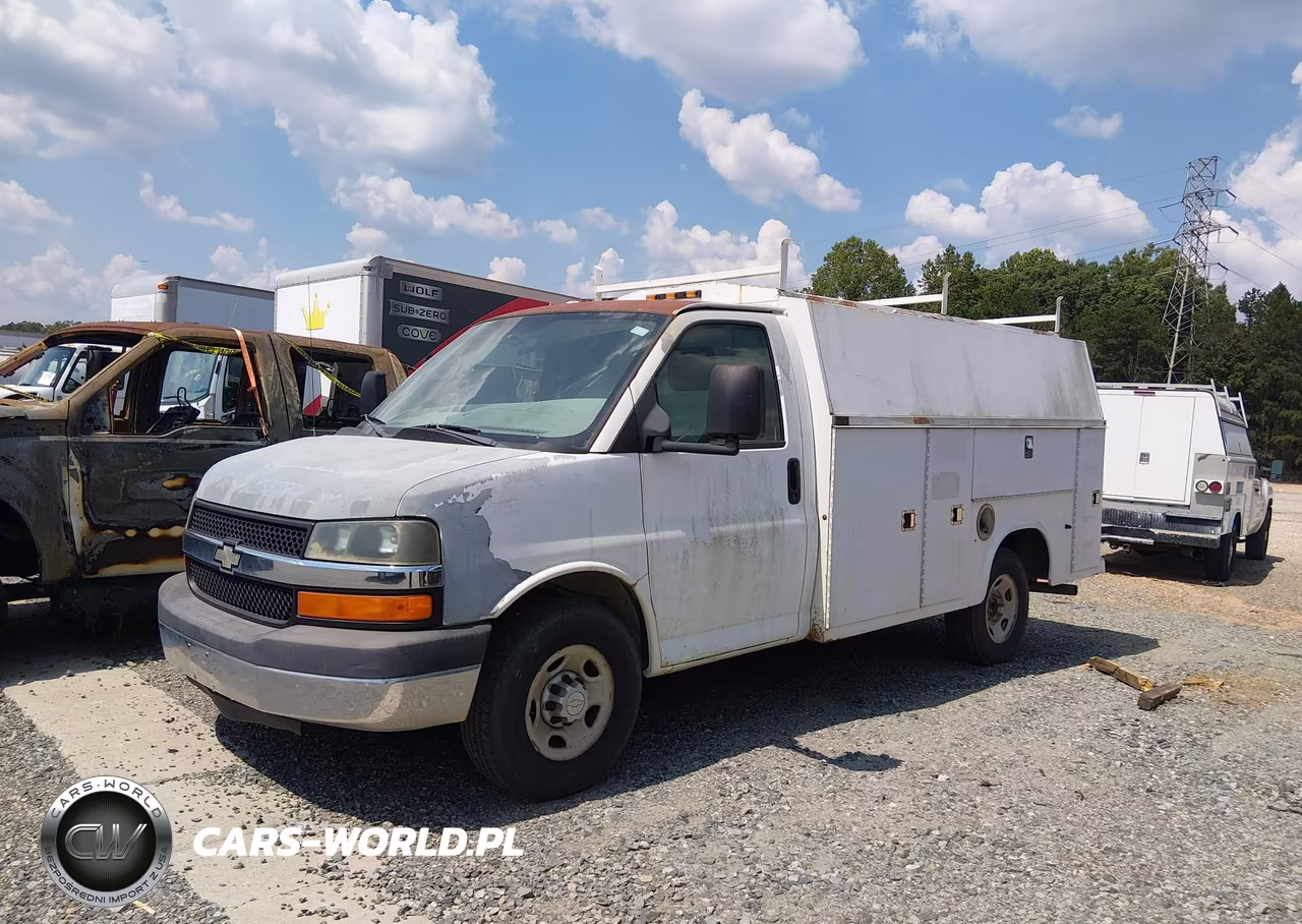 2008 Chevrolet Express Cutaway Work Van VIN:1GBHG31KX81113724 - 14