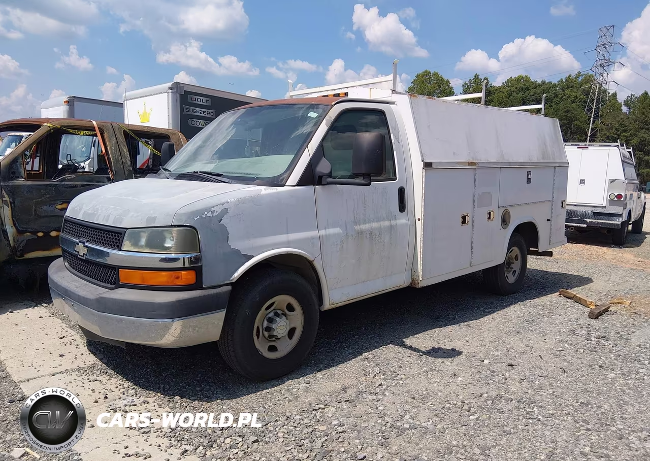 2008 Chevrolet Express Cutaway Work Van VIN:1GBHG31KX81113724 - 2