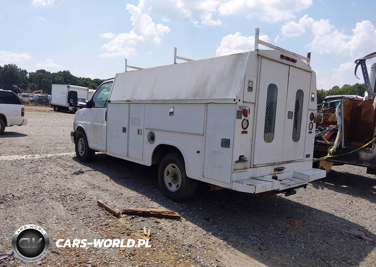 2008 Chevrolet Express Cutaway Work Van VIN:1GBHG31KX81113724 - 3