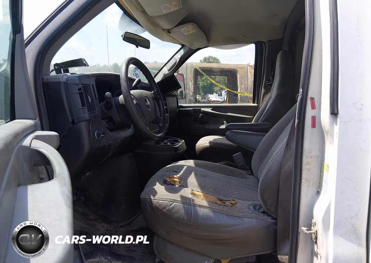 2008 Chevrolet Express Cutaway Work Van VIN:1GBHG31KX81113724 - 7