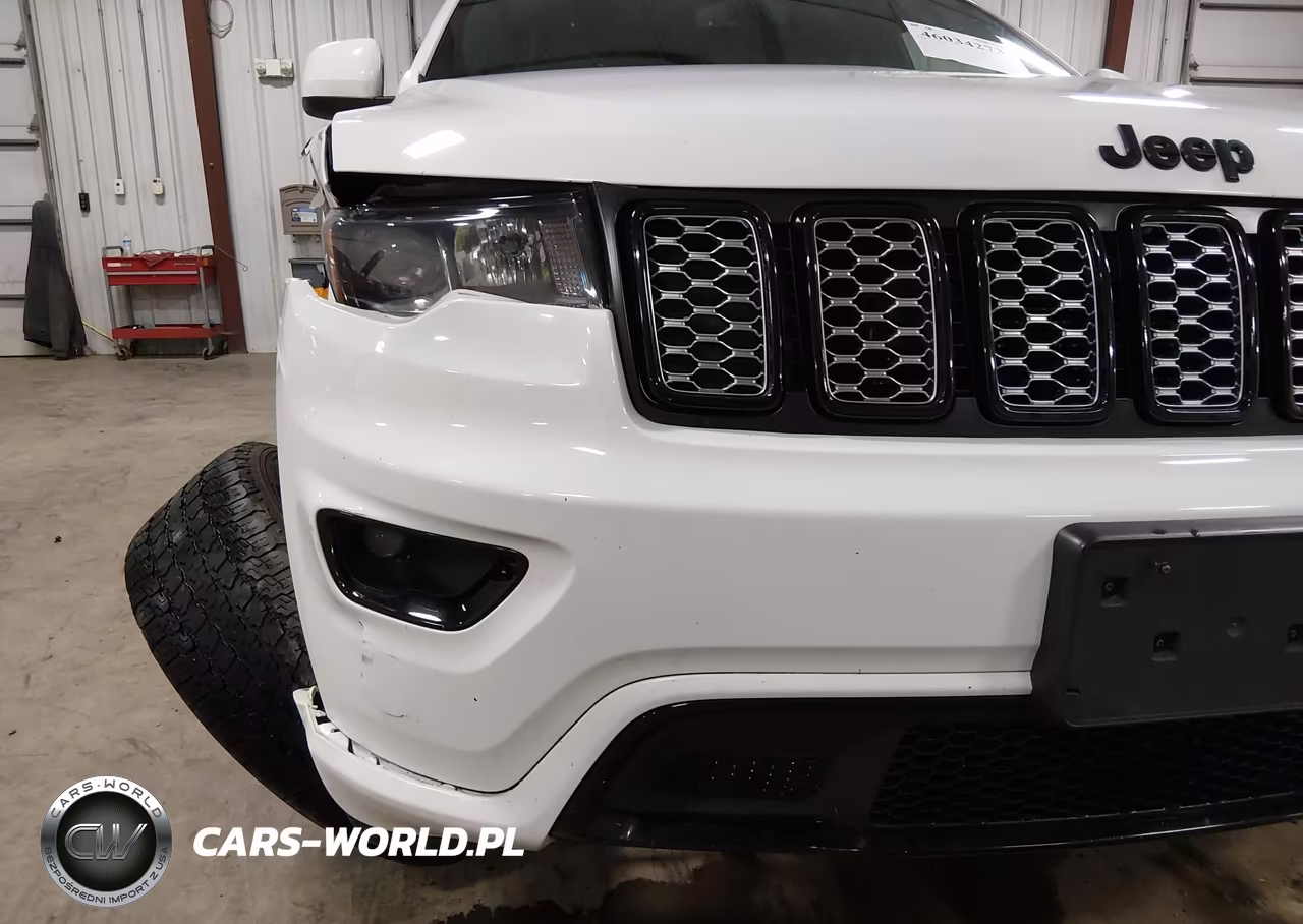 2018 Jeep Grand Cherokee Altitude 4X4 VIN:1C4RJFAG2JC501877 - 12