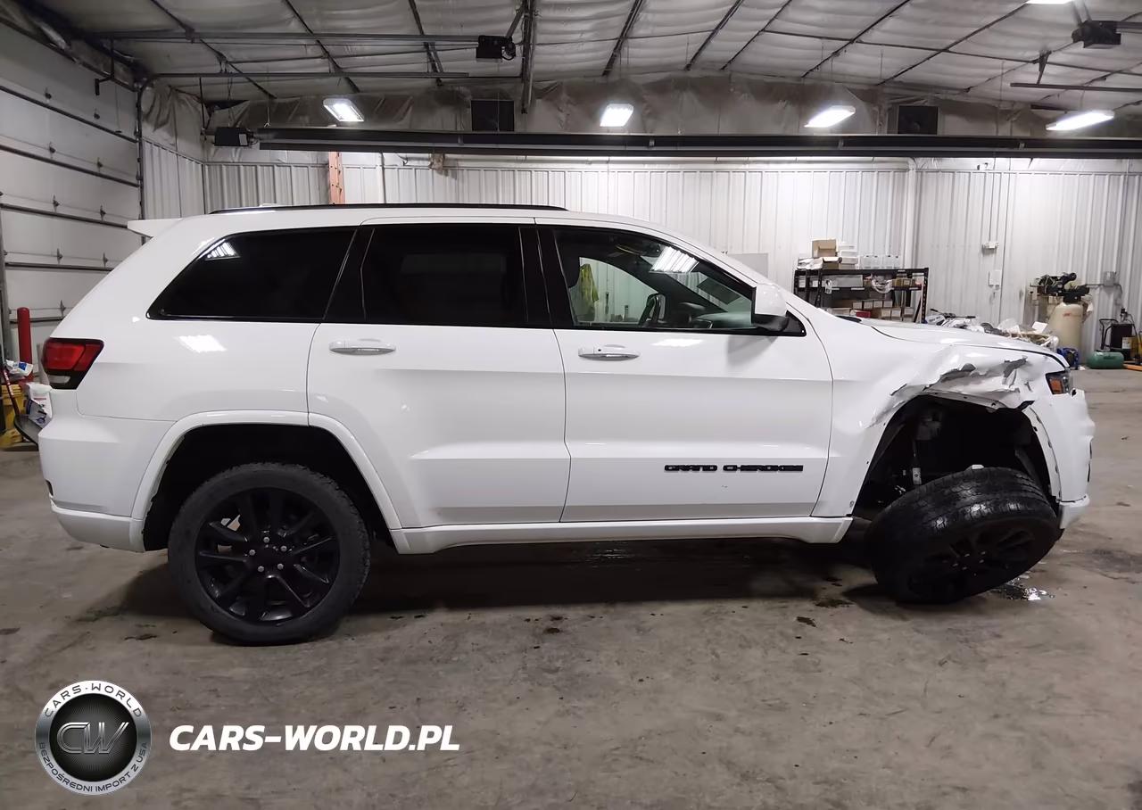 2018 Jeep Grand Cherokee Altitude 4X4 VIN:1C4RJFAG2JC501877 - 14
