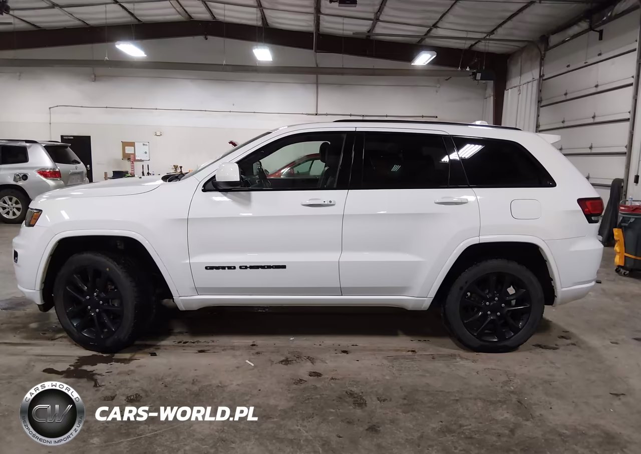 2018 Jeep Grand Cherokee Altitude 4X4 VIN:1C4RJFAG2JC501877 - 15