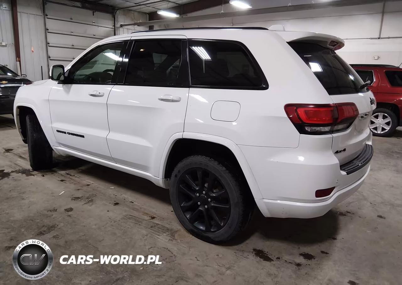 2018 Jeep Grand Cherokee Altitude 4X4 VIN:1C4RJFAG2JC501877 - 3