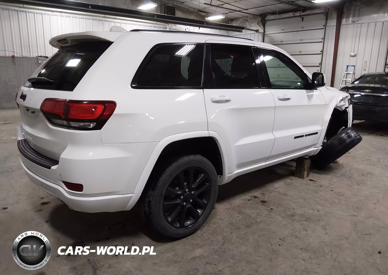 2018 Jeep Grand Cherokee Altitude 4X4 VIN:1C4RJFAG2JC501877 - 4