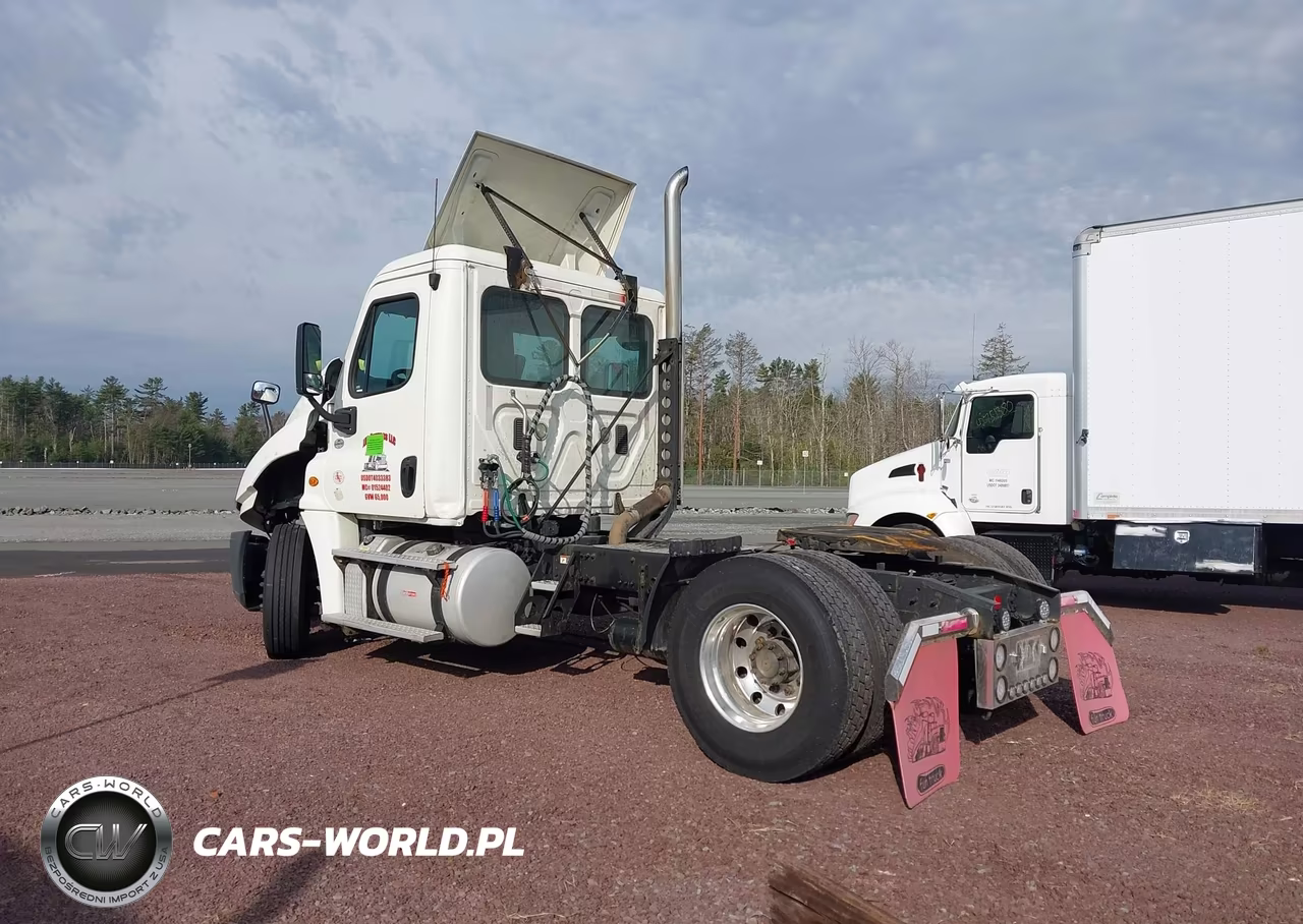 2015 Freightliner Cascadia 125 VIN:3AKBGDDV6FDGG9088 - 3