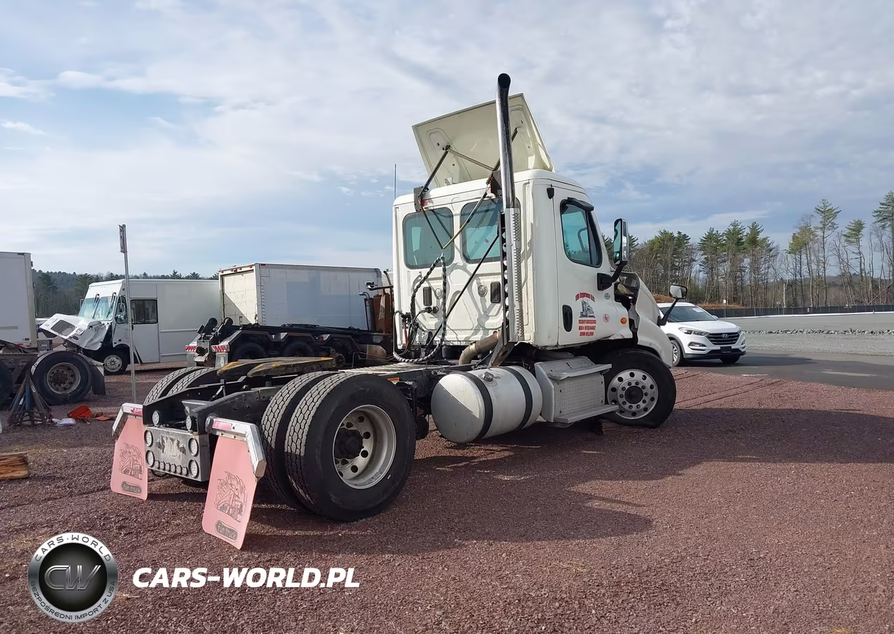 2015 Freightliner Cascadia 125 VIN:3AKBGDDV6FDGG9088 - 4