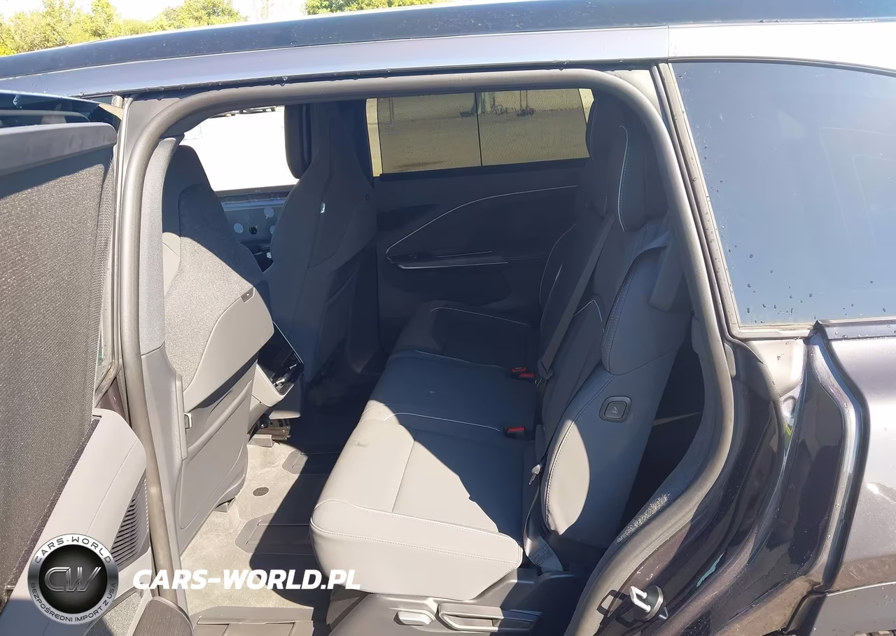 2026 Lucid Gravity Touring VIN:7UUG1TJJ6TA036150 - 8