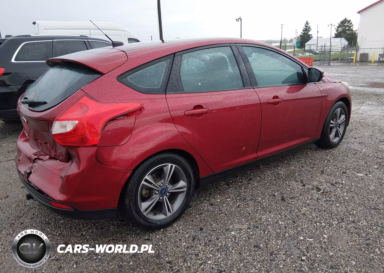 2014 Ford Focus Se VIN:1FADP3K22EL395761 - 4