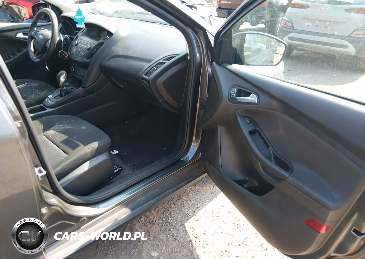 2018 Ford Focus Se VIN:1FADP3K20JL272535 - 5