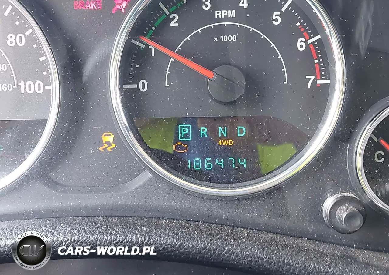 2011 Jeep Wrangler Unlimited Sahara VIN:1J4BA5H13BL577083 - 16