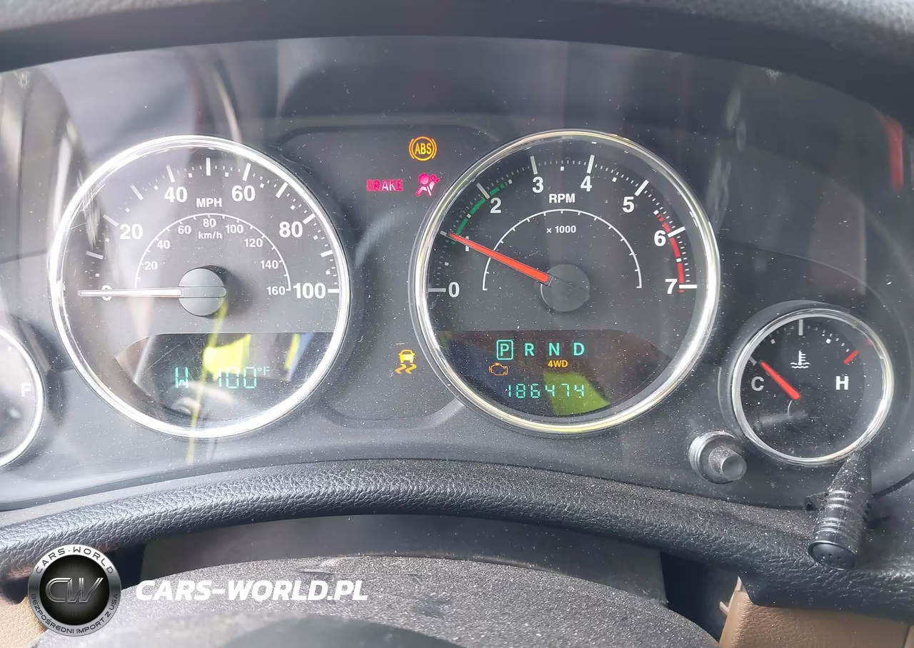 2011 Jeep Wrangler Unlimited Sahara VIN:1J4BA5H13BL577083 - 7