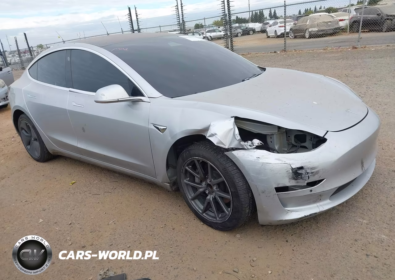 2018 Tesla Model 3 Long Range-Mid Range – zdjęcie 1 z 10
