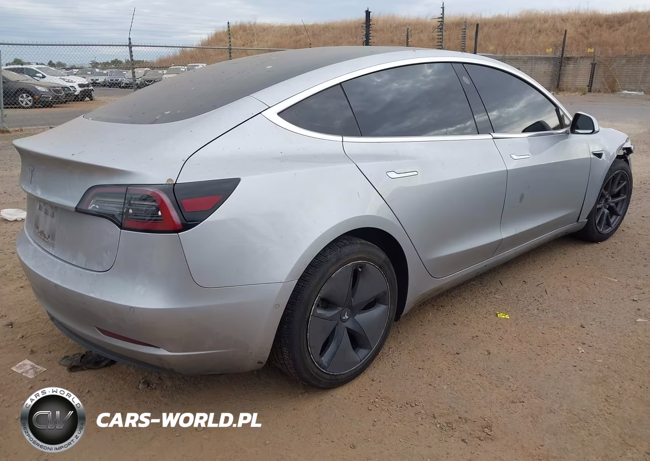 2018 Tesla Model 3 Long Range-Mid Range VIN:5YJ3E1EA5JF060705 - 4